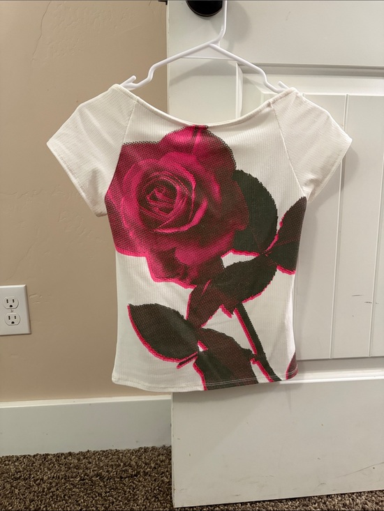 Urban Outfitters Tops - Urban Outfitters Women’s White Tee with Pink Rose Graphic